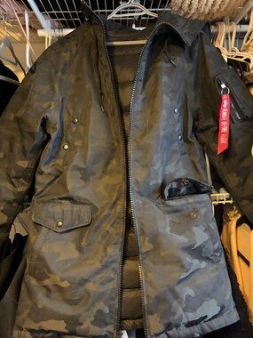 Alpha Industries Men's Black/Grey Camo Hooded Field Parkay